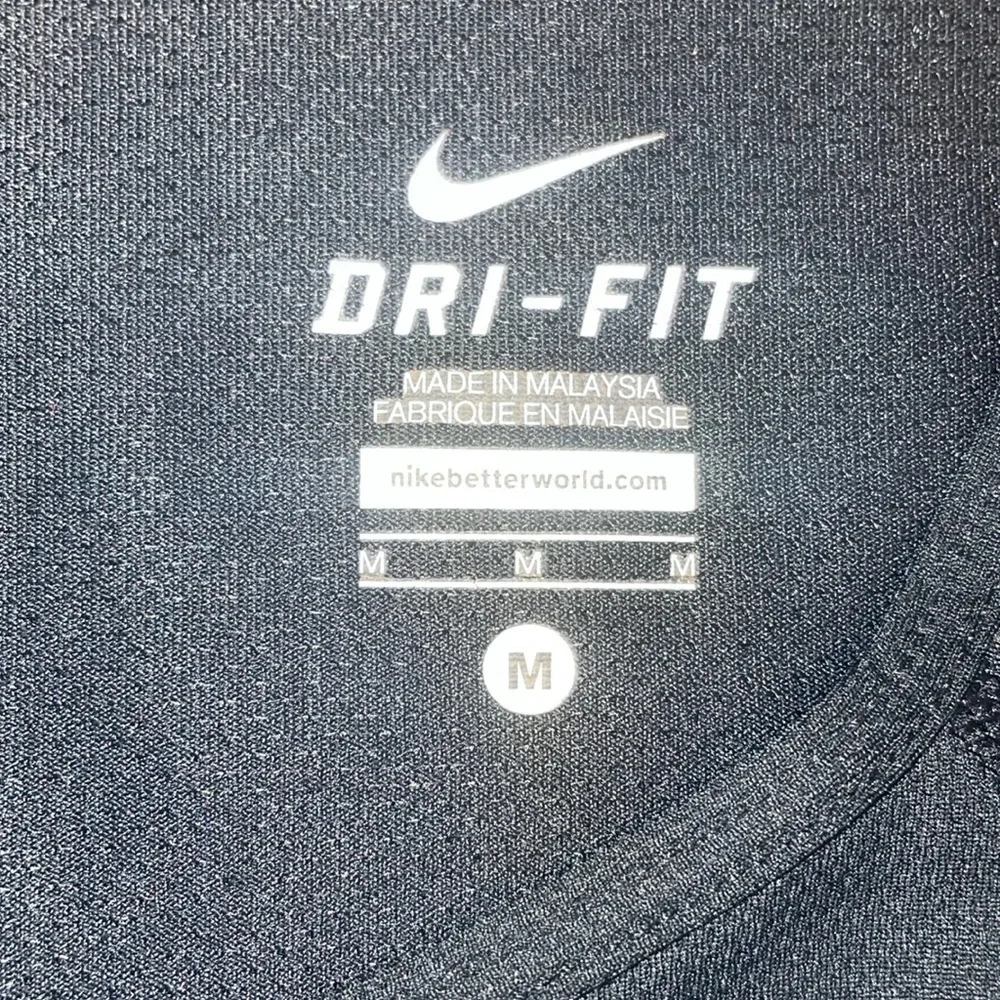 Nike Lot of Workout/gym/running clothes. Pullover, shorts, tank top, tee shirt - Picture 4 of 14